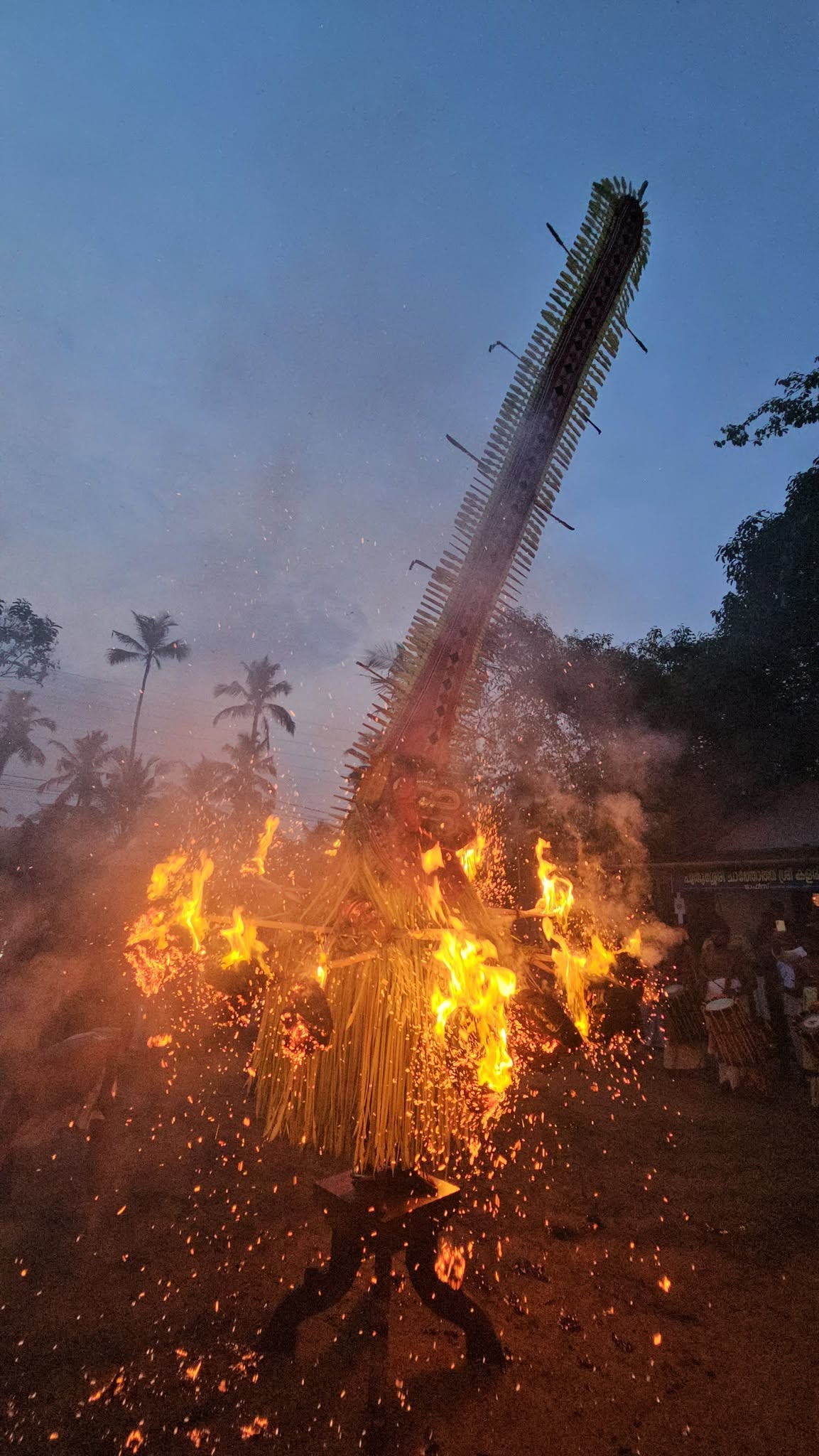 Khandakarnan Theyyam, fire theyyam